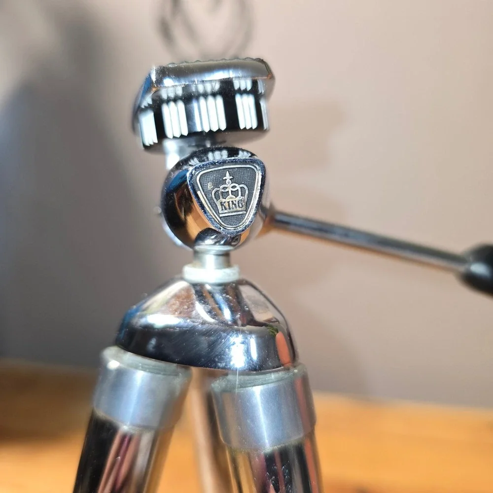 Vintage King Chrome Tabletop Extendable Tripod Original Zipper Leatherette Case